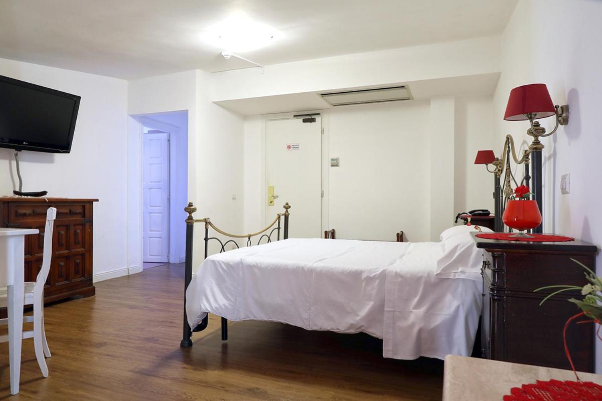 Hotel Al Castello Pomezia Ngoại thất bức ảnh