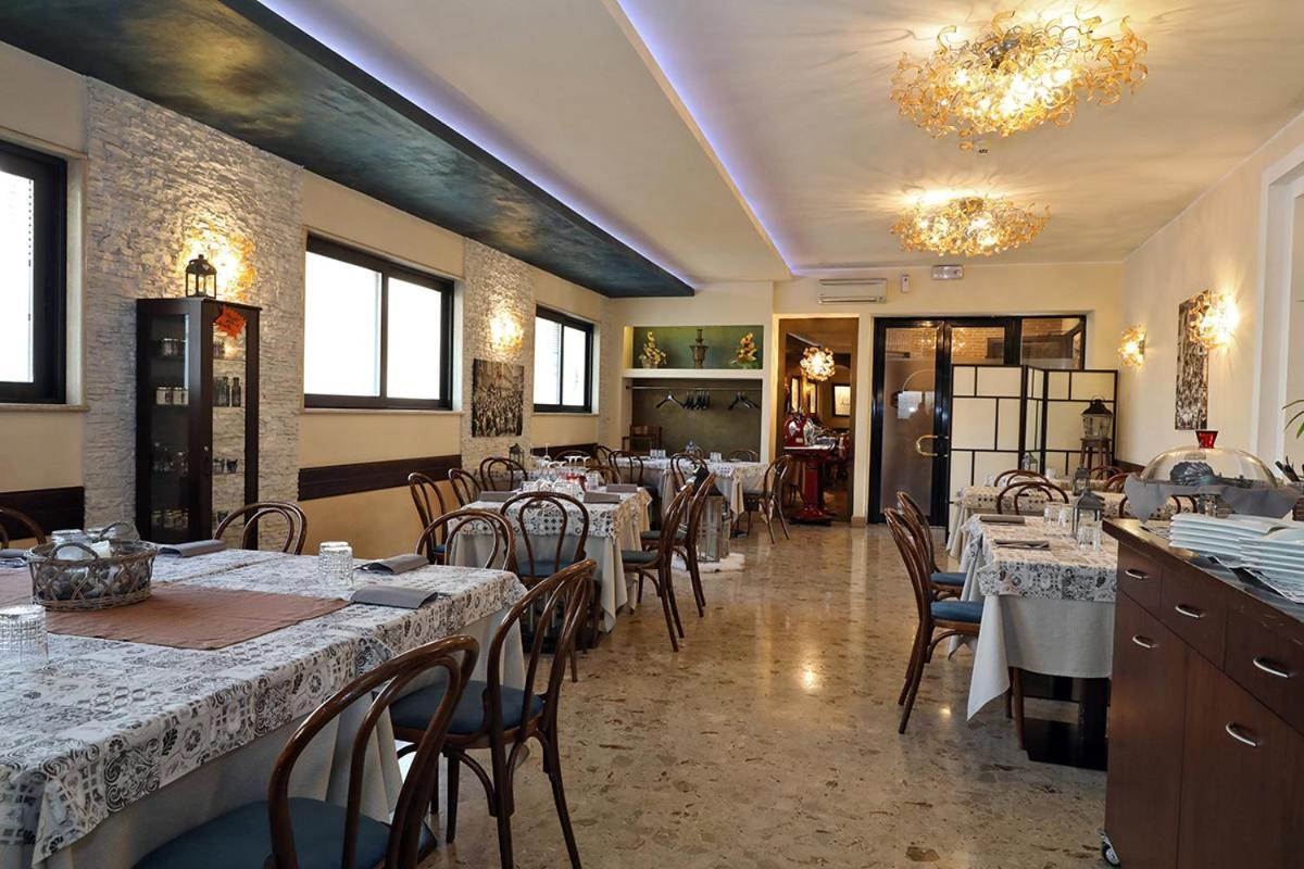 Hotel Al Castello Pomezia Ngoại thất bức ảnh