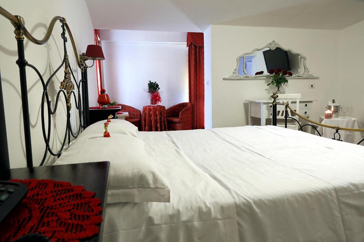 Hotel Al Castello Pomezia Ngoại thất bức ảnh