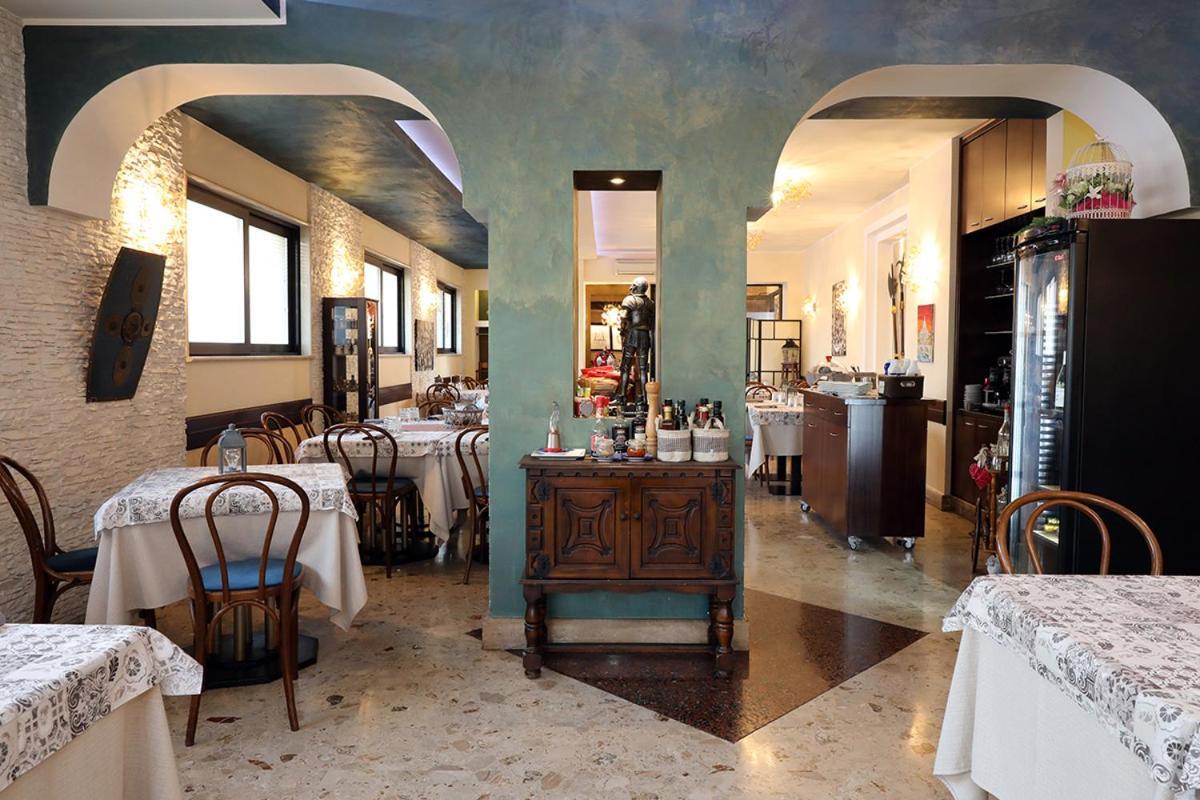 Hotel Al Castello Pomezia Ngoại thất bức ảnh