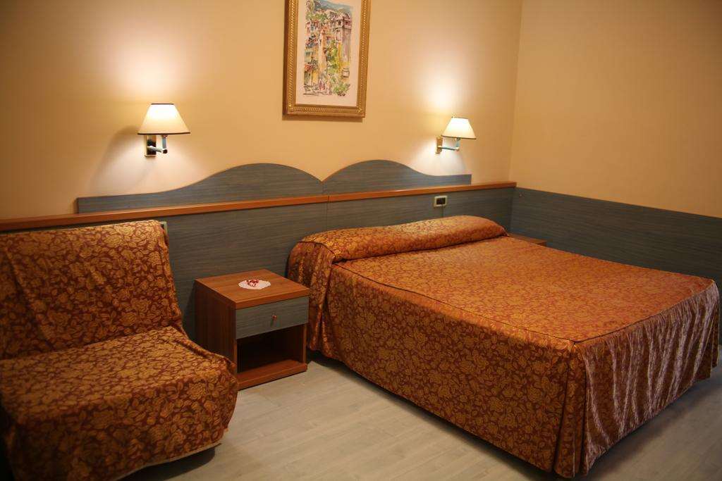 Hotel Al Castello Pomezia Phòng bức ảnh